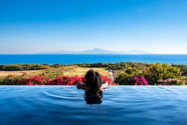 Panoramisch zeezicht en infinity pool bij Grand-Bourg voor 11 personen - thumbnail 2