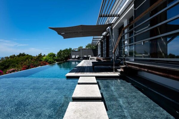 Panoramisch zeezicht en infinity pool bij Grand-Bourg voor 11 personen - thumbnail 5