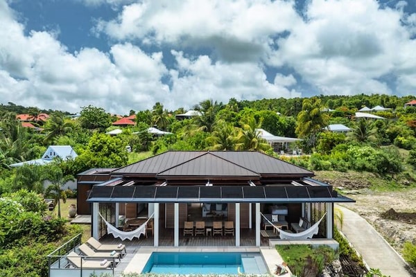 Moderne villa met privézwembad en panoramisch uitzicht op zee in Grand-Bourg - thumbnail 2