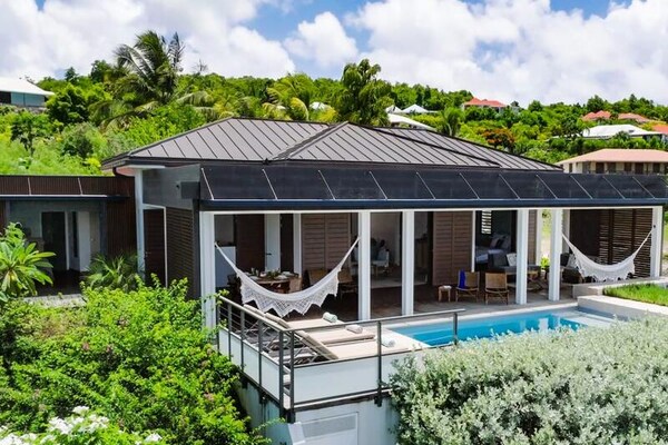 Moderne villa met privézwembad en panoramisch uitzicht op zee in Grand-Bourg - thumbnail 4