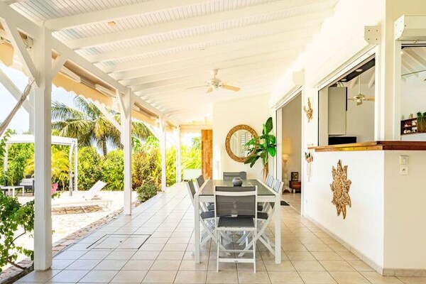 Villa Margaux: Luxe appartement met panoramisch zeezicht in Grand-Bourg - thumbnail 5