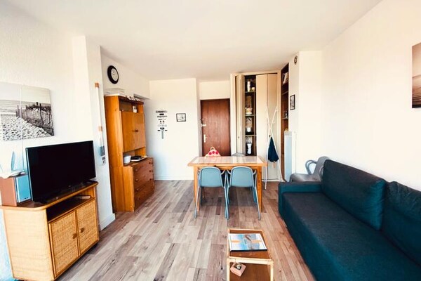 Licht appartement op de bovenste verdieping met uitzicht op zee en privé-terras - thumbnail 5