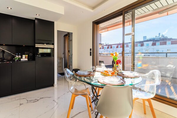 Sfeervol appartement op de 7e verdieping met panoramisch zeezicht en terras - thumbnail 2