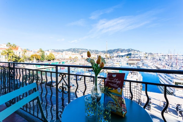 Licht appartement met havenzicht en balkon, op 100m van het strand in Cannes - thumbnail 1
