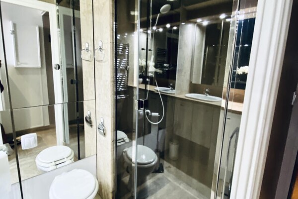 Elegante studio in hartje Cannes met uitzicht op Hotel Majestic - thumbnail 2