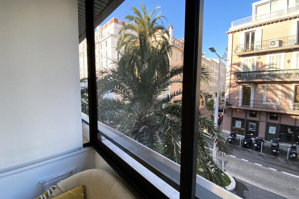 Elegante studio in hartje Cannes met uitzicht op Hotel Majestic - thumbnail 4