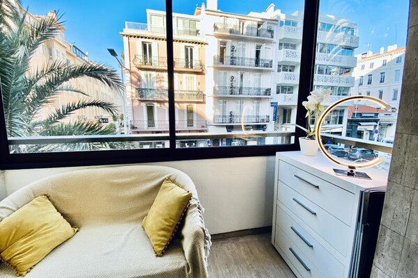 Elegante studio in hartje Cannes met uitzicht op Hotel Majestic - thumbnail 5