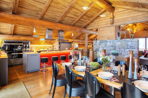 Luxe 15-persoons chalet met privé-spa en sauna op 400m van de piste in La Clusaz - thumbnail 1