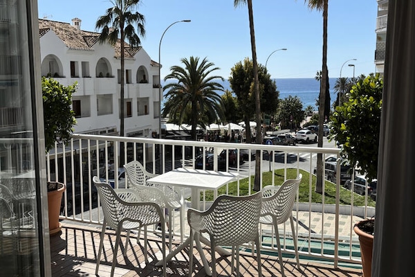 Appartement in hartje Nerja: 2 slaapkamers, zeezicht & spa-toegang - thumbnail 1