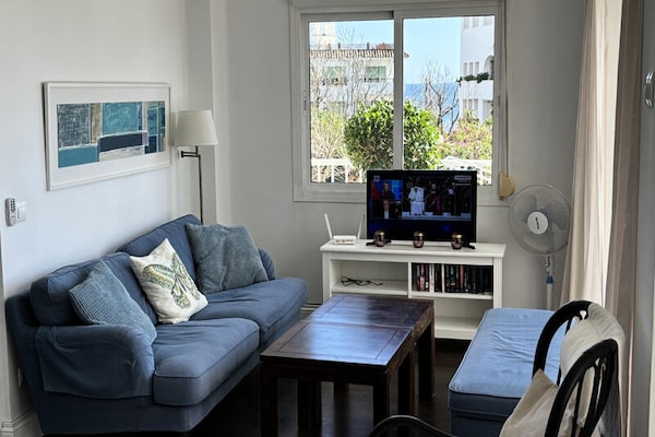 Appartement in hartje Nerja: 2 slaapkamers, zeezicht & spa-toegang - thumbnail 4