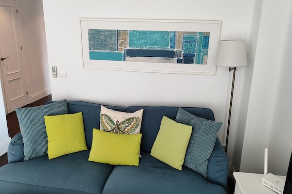 Appartement in hartje Nerja: 2 slaapkamers, zeezicht & spa-toegang - thumbnail 6