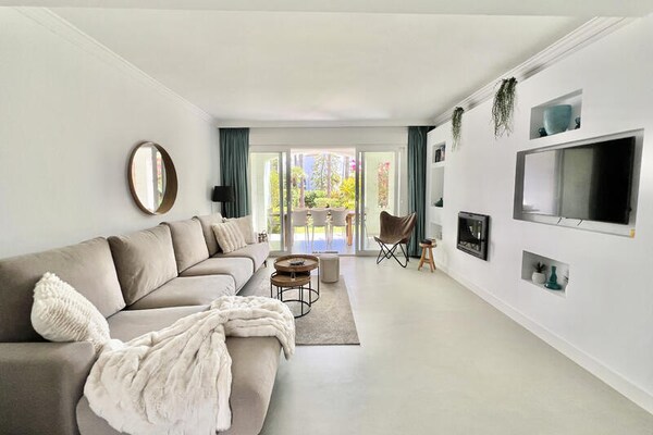 Strandappartement in Estepona met gedeeld zwembad en tropische tuin - thumbnail 2