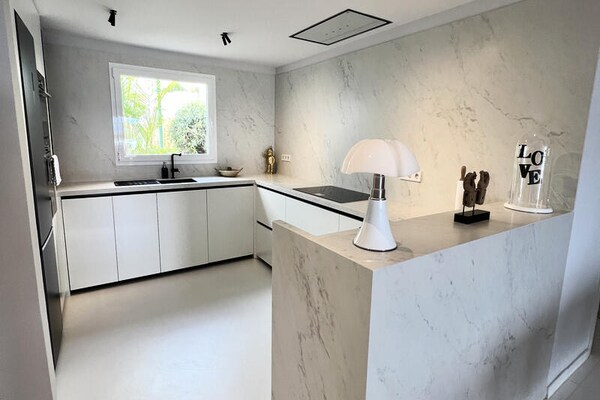 Luxe appartement op de Golden Mile met zeezicht en 60m² terras - thumbnail 2