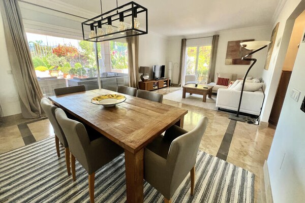 Luxe appartement met 170m² terras aan golfbaan Los Flamingos, Benahavís - thumbnail 4