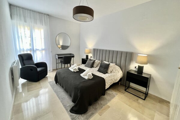 Modern appartement in Bahia de Marbella met strandtoegang en twee zwembaden - thumbnail 1