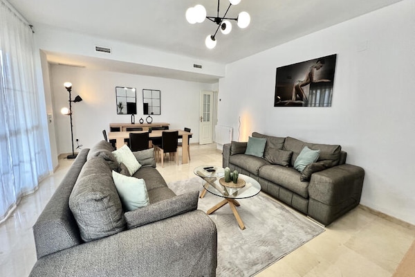 Modern appartement in Bahia de Marbella met strandtoegang en twee zwembaden - thumbnail 2