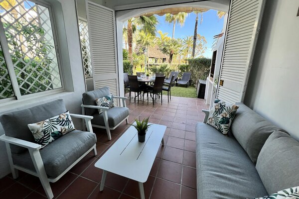 Strandappartement met privétuin en zeezicht op 30 meter van zee in Estepona - thumbnail 3