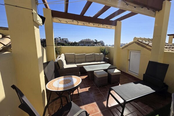 Ruim appartement in Mijas met zeezicht, zwembad en dakterras - thumbnail 4
