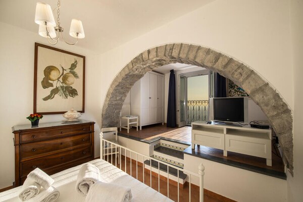 Casa Cimino A: Betoverend appartement met panoramisch uitzicht op zee in Praiano - thumbnail 3