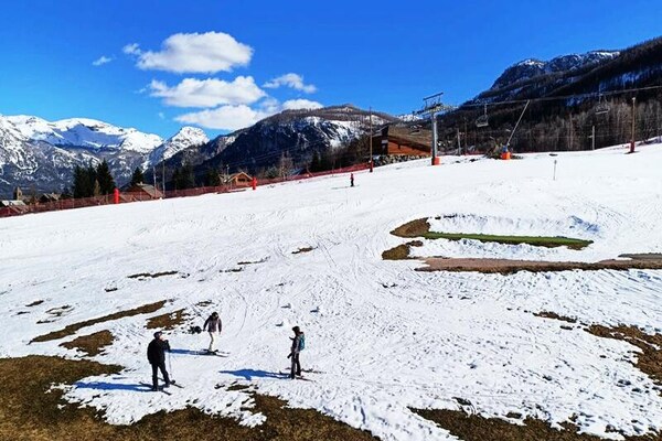 Studio op 1400m hoogte met balkon en uitzicht op de pistes in Puy-Saint-Vincent - thumbnail 2
