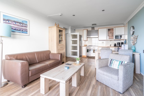 Juliana 164: Zeezichtappartement in bosrijke omgeving bij De Koog - thumbnail 2