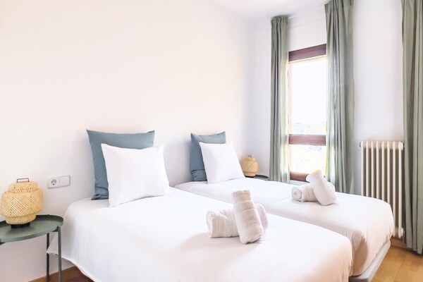 Ruim appartement met balkon vlakbij het Meer van Banyoles - thumbnail 4