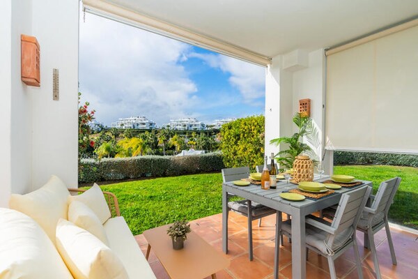 Modern appartement aan Crystal Lagoon in Casares, vlakbij Estepona - thumbnail 2