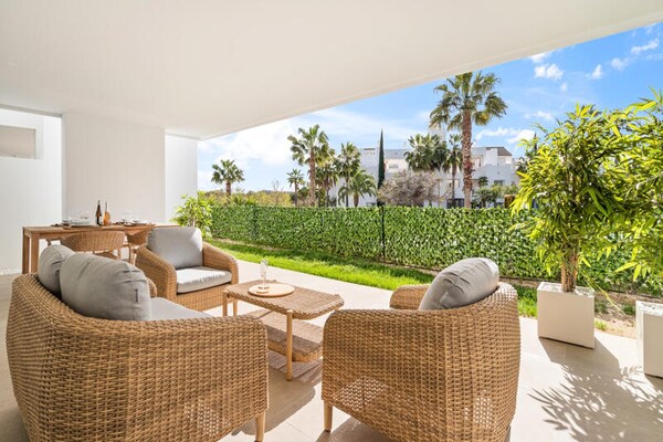 Luxe appartement aan de Crystal Lagoon van Casares, vlakbij Estepona - thumbnail 3