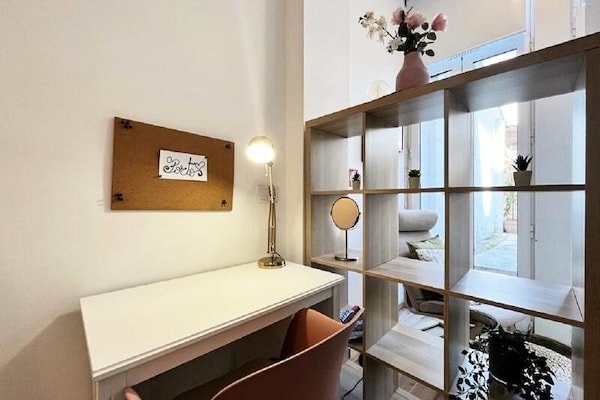 Stijlvolle studio met 70m² terras in hartje Porto - thumbnail 1