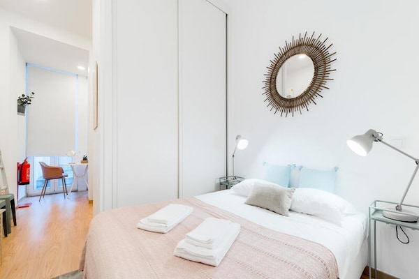 Stijlvolle studio met 70m² terras in hartje Porto - thumbnail 2