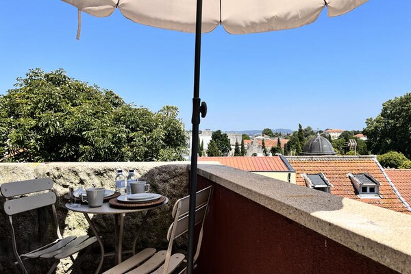 Knus appartement met tuinzicht in het hart van Porto - thumbnail 1