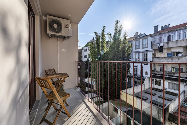Knus appartement in hartje Porto met balkon en airco - thumbnail 1
