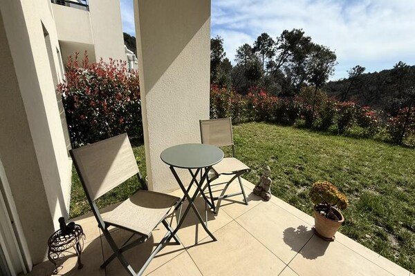 Knus appartement met tuin en zwembad op 10 minuten van Valbonne - thumbnail 2