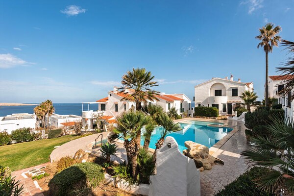 Appartement met zeezicht en zwembad aan de kust van Ciutadella - thumbnail 3