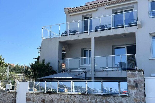 Elegant appartement aan zee in Le Pradet met panoramisch uitzicht op de Middellandse Zee - thumbnail 2