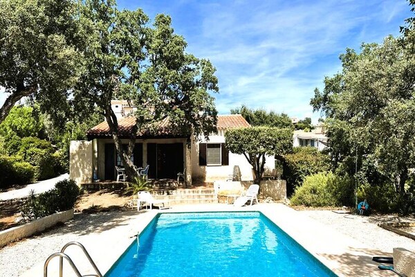 Ruim appartement met 3 slaapkamers, zwembad en zeezicht in La Londe Les Maures - thumbnail 2