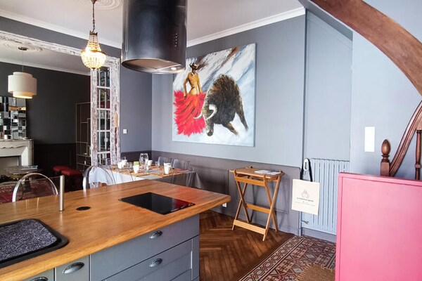 Ruim appartement voor 6 personen in historische wijk La Chaume - thumbnail 4