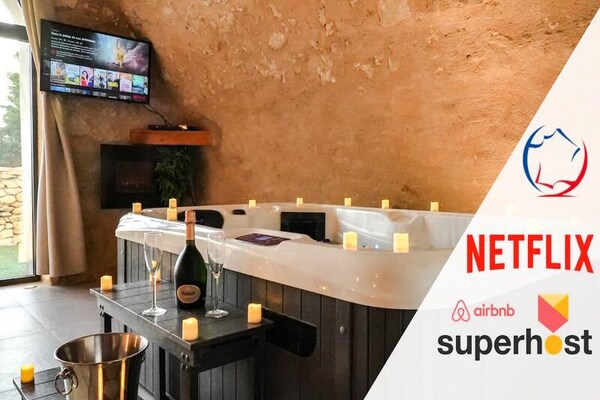 Romantische loft met whirlpool en panoramisch uitzicht in Reillanne - thumbnail 3
