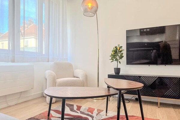 Gerenoveerd appartement met balkon in hartje Grenoble, vlakbij station - thumbnail 2