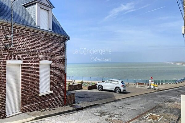 The Blue House: Vakantieappartement met zeezicht op de kliffen van Ault - thumbnail 1