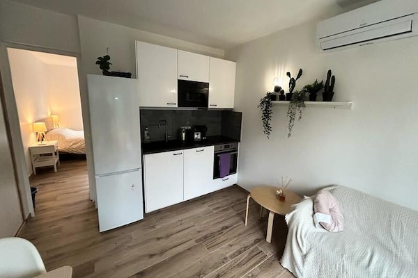 Licht appartement bij strand Bormes-les-Mimosas, airco & parkeren - thumbnail 3