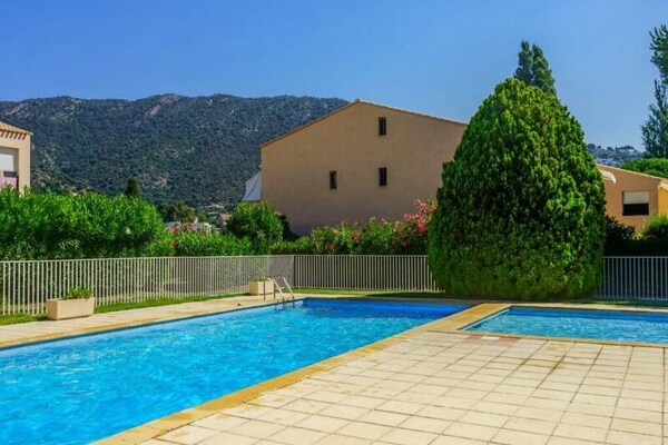 Appartement Le Lavandou: direct aan strand Saint-Clair, 4 personen met zwembad - thumbnail 1