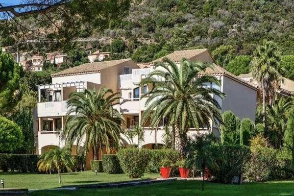 Panoramisch zeezicht appartement op 50m van strand Pramousquier - thumbnail 4