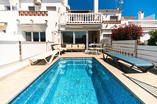 Appartement aan kanaal in Empuriabrava met privézwembad voor 6 personen - thumbnail 1