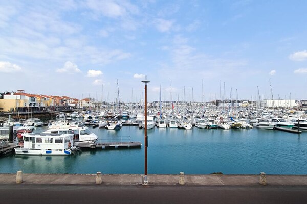 Studio aan de jachthaven van Port Olona in historisch La Chaume - thumbnail 4