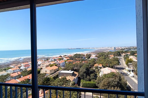 Licht appartement op de 8e verdieping met panoramisch uitzicht op de baai - thumbnail 2