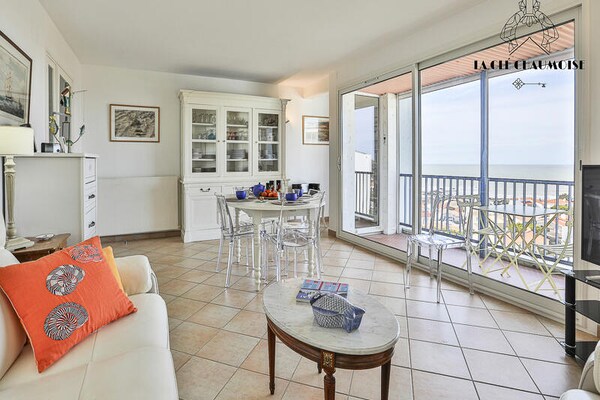 Licht appartement op de 8e verdieping met panoramisch uitzicht op de baai - thumbnail 4