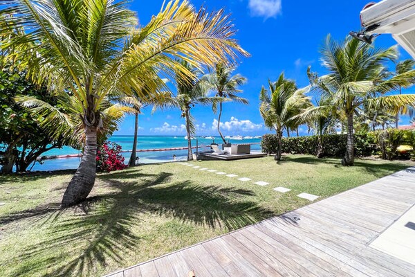 Villa Brava: Luxe aan de Lagune van Saint-François met Privéstrand en Infinity Pool - thumbnail 1