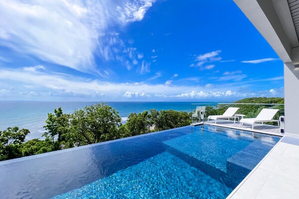Villa Utopia in Saint-François: 4 suites met zeezicht en privéstrand - thumbnail 1