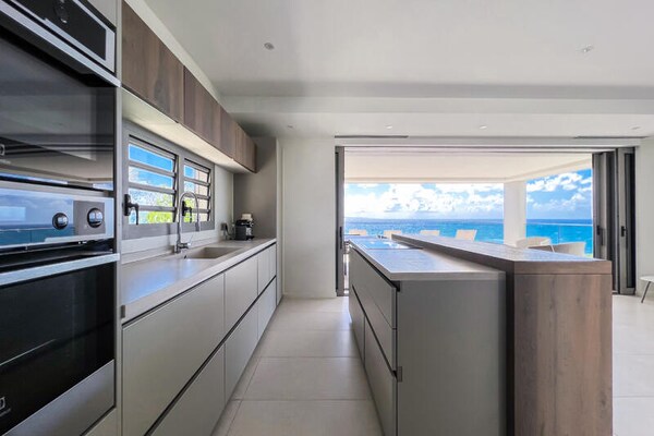Villa Corail Bleu: Luxe appartement direct aan zee in Saint-François - thumbnail 4
